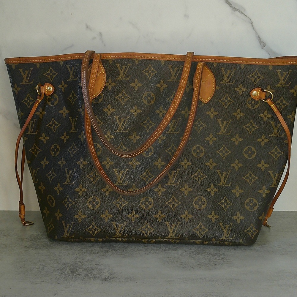 Authentic Louis Vuitton Neverfull MM Tote Monogram Canvas Red Interior w/ COA